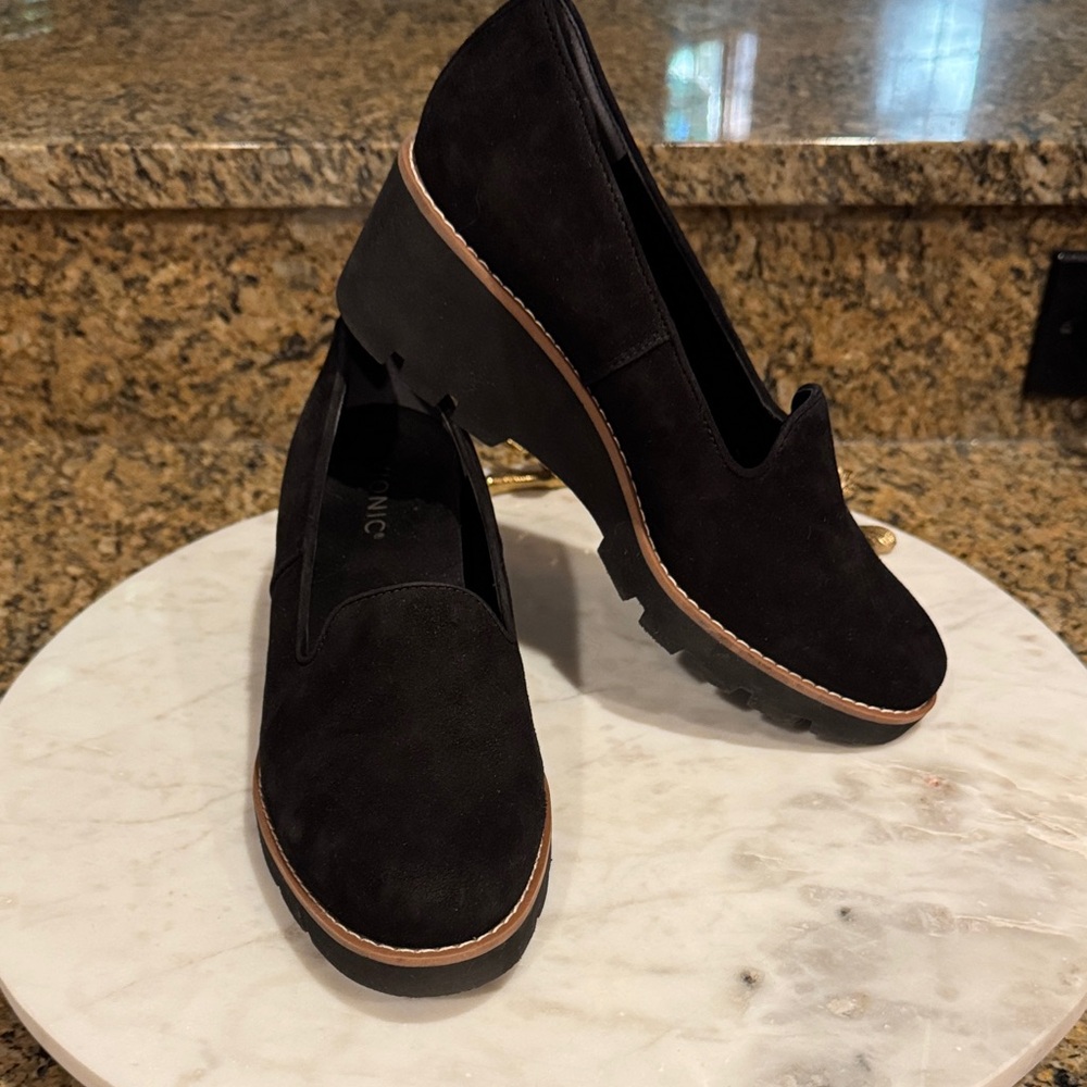 Vionic Black Women's Willa Wedge Loafers